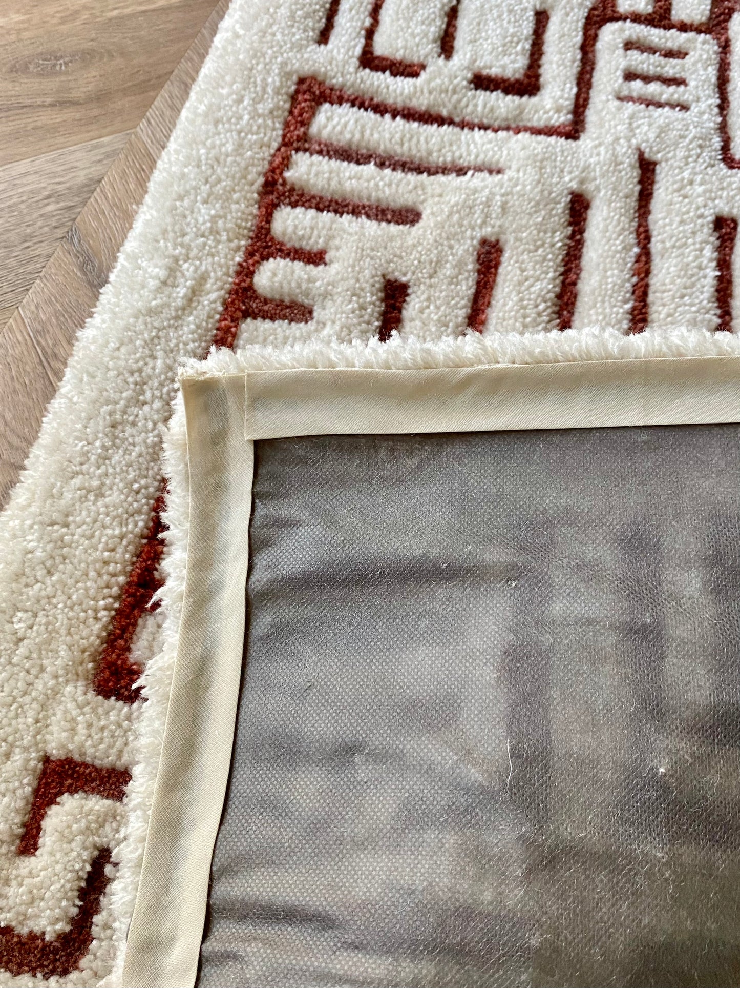 "Broken Lines" Off-White & Cinnamon Tufted Rug 2'x3'