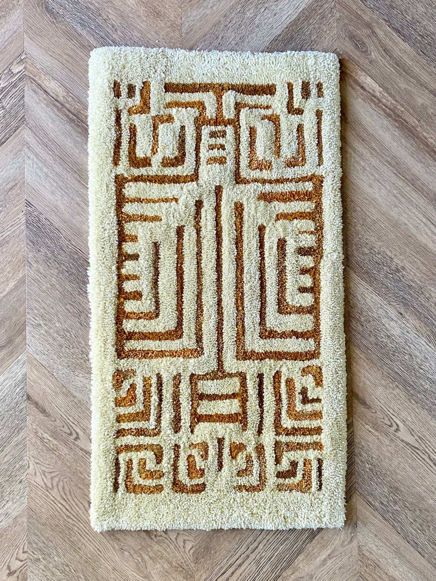 "Broken Lines" Ivory & Gold Tufted Rug 2'x3'