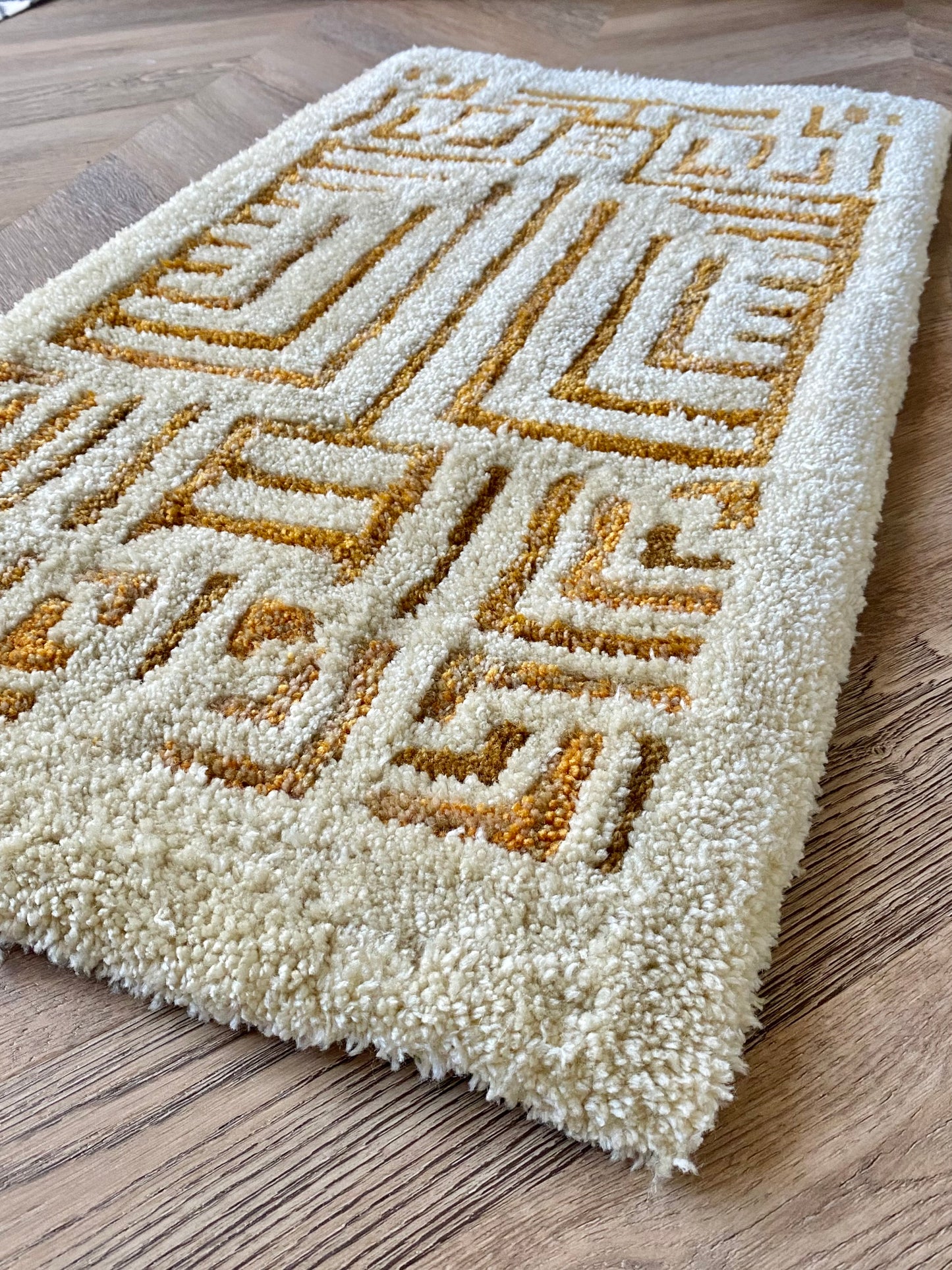 "Broken Lines" Ivory & Gold Tufted Rug 2'x3'